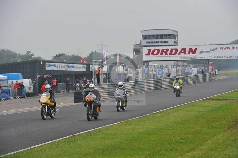 Mallory park Leicestershire;Mallory park photographs;Motorcycle action photographs;classic bikes;event digital images;eventdigitalimages;mallory park;no limits trackday;peter wileman photography;vintage bikes;vintage motorcycles;vmcc festival 1000 bikes