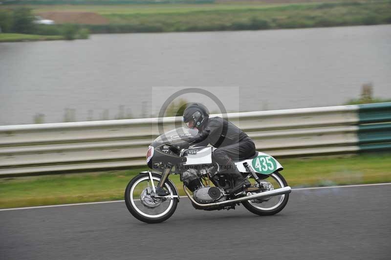 Mallory park Leicestershire;Mallory park photographs;Motorcycle action photographs;classic bikes;event digital images;eventdigitalimages;mallory park;no limits trackday;peter wileman photography;vintage bikes;vintage motorcycles;vmcc festival 1000 bikes