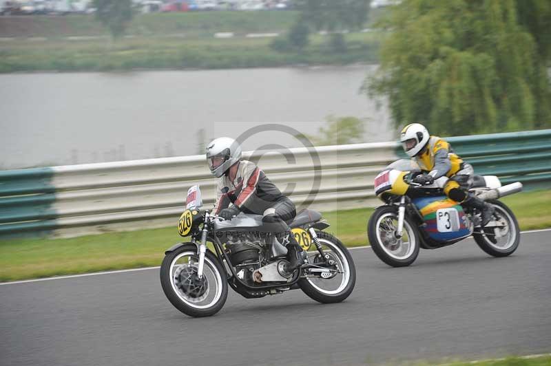 Mallory park Leicestershire;Mallory park photographs;Motorcycle action photographs;classic bikes;event digital images;eventdigitalimages;mallory park;no limits trackday;peter wileman photography;vintage bikes;vintage motorcycles;vmcc festival 1000 bikes