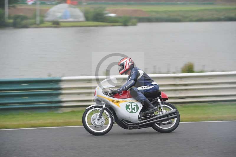 Mallory park Leicestershire;Mallory park photographs;Motorcycle action photographs;classic bikes;event digital images;eventdigitalimages;mallory park;no limits trackday;peter wileman photography;vintage bikes;vintage motorcycles;vmcc festival 1000 bikes