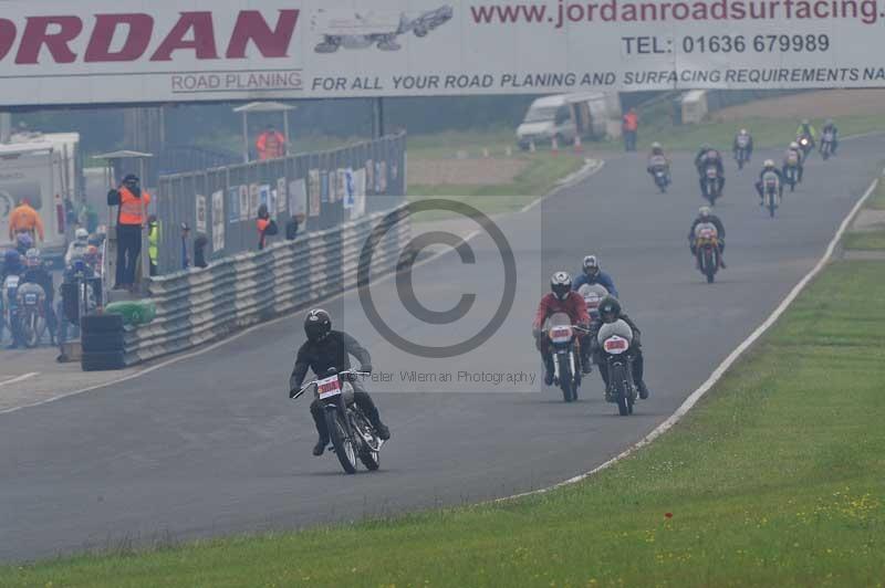 Mallory park Leicestershire;Mallory park photographs;Motorcycle action photographs;classic bikes;event digital images;eventdigitalimages;mallory park;no limits trackday;peter wileman photography;vintage bikes;vintage motorcycles;vmcc festival 1000 bikes