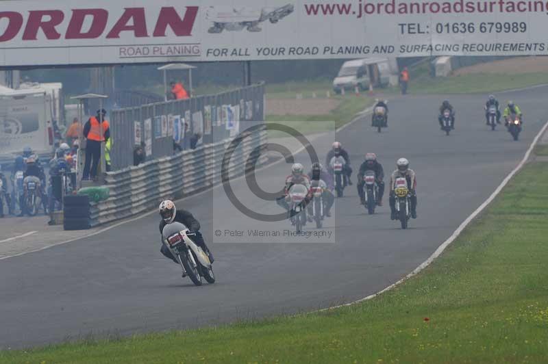 Mallory park Leicestershire;Mallory park photographs;Motorcycle action photographs;classic bikes;event digital images;eventdigitalimages;mallory park;no limits trackday;peter wileman photography;vintage bikes;vintage motorcycles;vmcc festival 1000 bikes