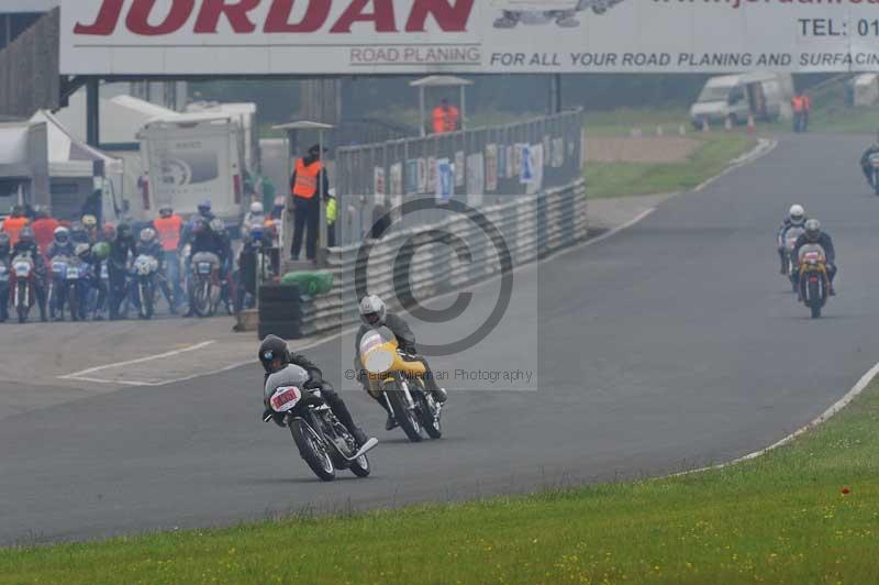 Mallory park Leicestershire;Mallory park photographs;Motorcycle action photographs;classic bikes;event digital images;eventdigitalimages;mallory park;no limits trackday;peter wileman photography;vintage bikes;vintage motorcycles;vmcc festival 1000 bikes