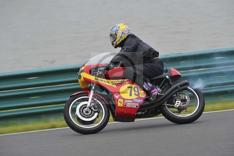 Mallory park Leicestershire;Mallory park photographs;Motorcycle action photographs;classic bikes;event digital images;eventdigitalimages;mallory park;no limits trackday;peter wileman photography;vintage bikes;vintage motorcycles;vmcc festival 1000 bikes