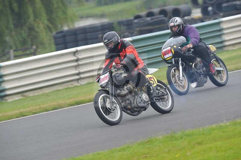 Mallory park Leicestershire;Mallory park photographs;Motorcycle action photographs;classic bikes;event digital images;eventdigitalimages;mallory park;no limits trackday;peter wileman photography;vintage bikes;vintage motorcycles;vmcc festival 1000 bikes