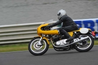 Mallory-park-Leicestershire;Mallory-park-photographs;Motorcycle-action-photographs;classic-bikes;event-digital-images;eventdigitalimages;mallory-park;no-limits-trackday;peter-wileman-photography;vintage-bikes;vintage-motorcycles;vmcc-festival-1000-bikes