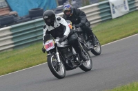 Mallory-park-Leicestershire;Mallory-park-photographs;Motorcycle-action-photographs;classic-bikes;event-digital-images;eventdigitalimages;mallory-park;no-limits-trackday;peter-wileman-photography;vintage-bikes;vintage-motorcycles;vmcc-festival-1000-bikes