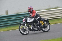 Mallory-park-Leicestershire;Mallory-park-photographs;Motorcycle-action-photographs;classic-bikes;event-digital-images;eventdigitalimages;mallory-park;no-limits-trackday;peter-wileman-photography;vintage-bikes;vintage-motorcycles;vmcc-festival-1000-bikes