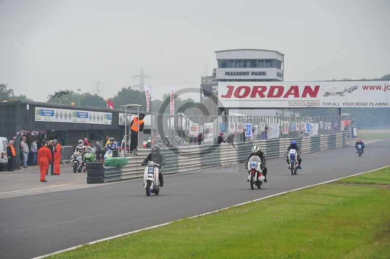 Mallory park Leicestershire;Mallory park photographs;Motorcycle action photographs;classic bikes;event digital images;eventdigitalimages;mallory park;no limits trackday;peter wileman photography;vintage bikes;vintage motorcycles;vmcc festival 1000 bikes