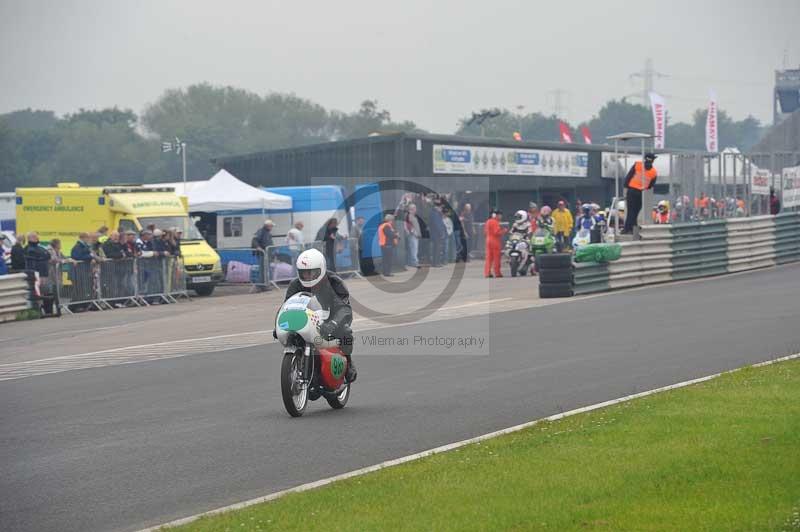 Mallory park Leicestershire;Mallory park photographs;Motorcycle action photographs;classic bikes;event digital images;eventdigitalimages;mallory park;no limits trackday;peter wileman photography;vintage bikes;vintage motorcycles;vmcc festival 1000 bikes