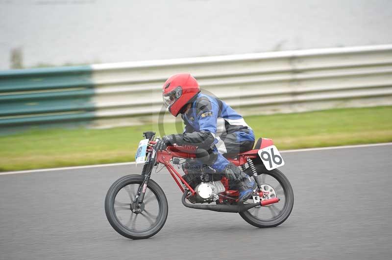 Mallory park Leicestershire;Mallory park photographs;Motorcycle action photographs;classic bikes;event digital images;eventdigitalimages;mallory park;no limits trackday;peter wileman photography;vintage bikes;vintage motorcycles;vmcc festival 1000 bikes