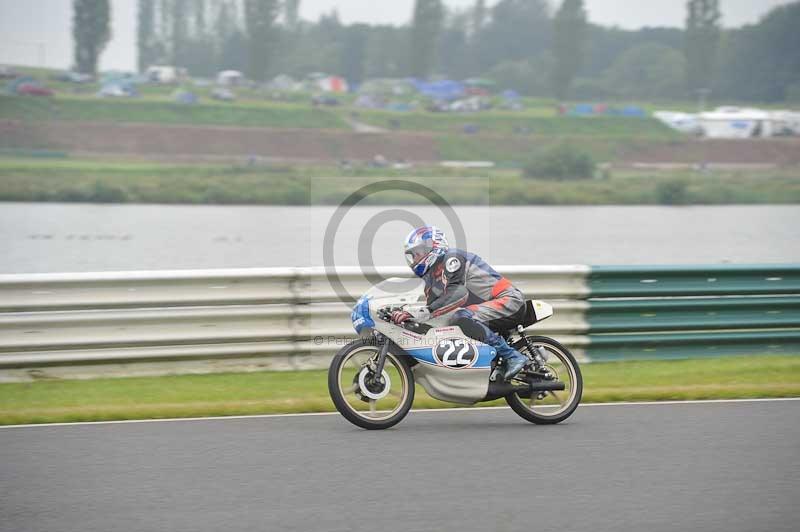 Mallory park Leicestershire;Mallory park photographs;Motorcycle action photographs;classic bikes;event digital images;eventdigitalimages;mallory park;no limits trackday;peter wileman photography;vintage bikes;vintage motorcycles;vmcc festival 1000 bikes