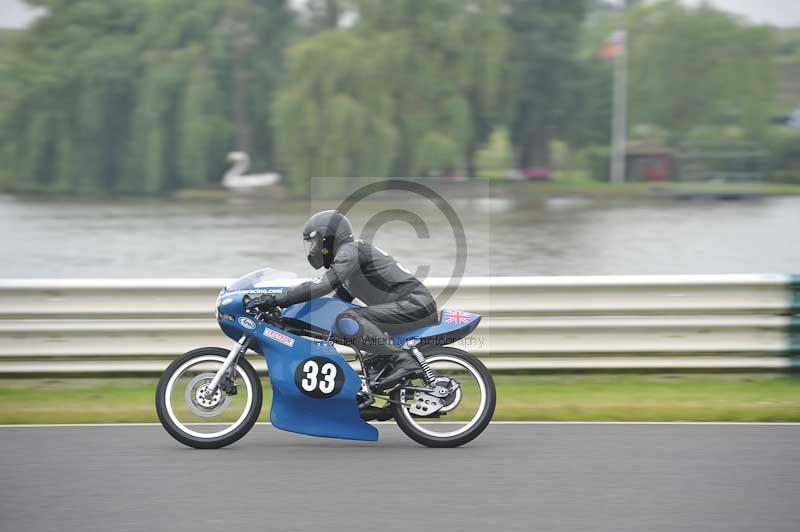 Mallory park Leicestershire;Mallory park photographs;Motorcycle action photographs;classic bikes;event digital images;eventdigitalimages;mallory park;no limits trackday;peter wileman photography;vintage bikes;vintage motorcycles;vmcc festival 1000 bikes