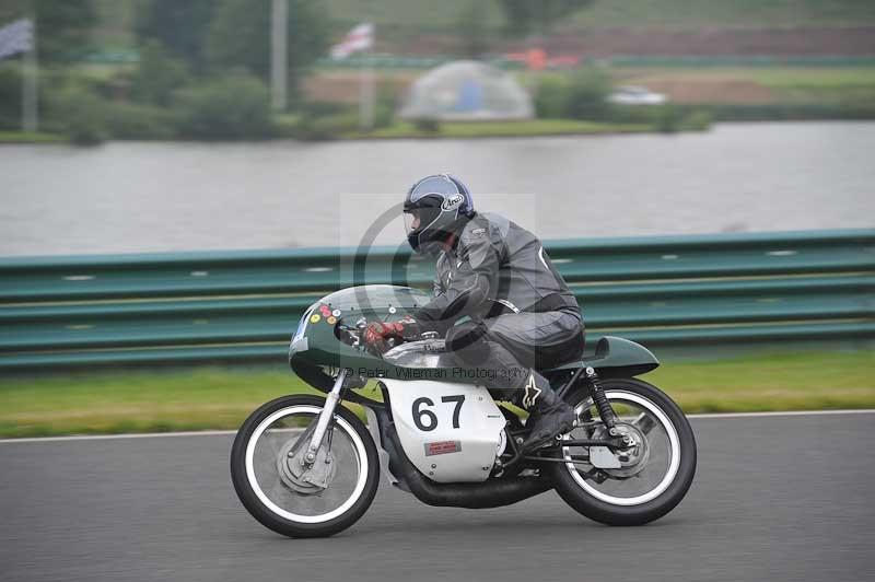 Mallory park Leicestershire;Mallory park photographs;Motorcycle action photographs;classic bikes;event digital images;eventdigitalimages;mallory park;no limits trackday;peter wileman photography;vintage bikes;vintage motorcycles;vmcc festival 1000 bikes