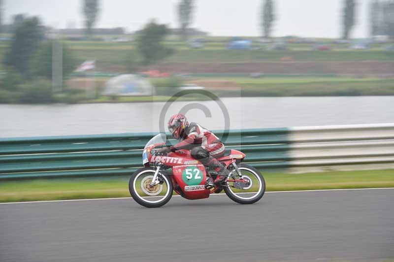 Mallory park Leicestershire;Mallory park photographs;Motorcycle action photographs;classic bikes;event digital images;eventdigitalimages;mallory park;no limits trackday;peter wileman photography;vintage bikes;vintage motorcycles;vmcc festival 1000 bikes