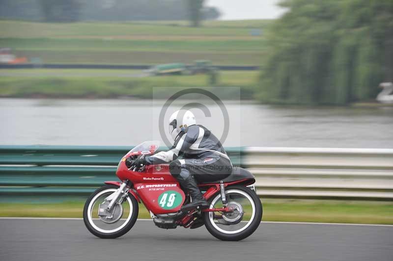 Mallory park Leicestershire;Mallory park photographs;Motorcycle action photographs;classic bikes;event digital images;eventdigitalimages;mallory park;no limits trackday;peter wileman photography;vintage bikes;vintage motorcycles;vmcc festival 1000 bikes