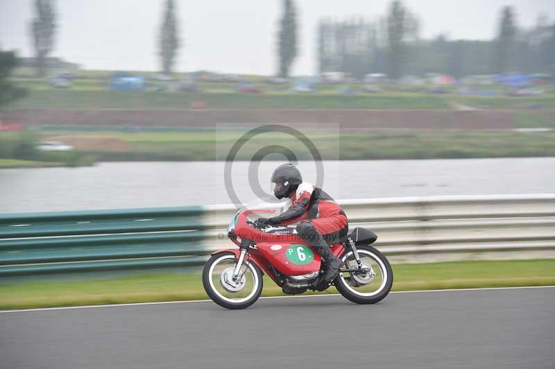 Mallory park Leicestershire;Mallory park photographs;Motorcycle action photographs;classic bikes;event digital images;eventdigitalimages;mallory park;no limits trackday;peter wileman photography;vintage bikes;vintage motorcycles;vmcc festival 1000 bikes