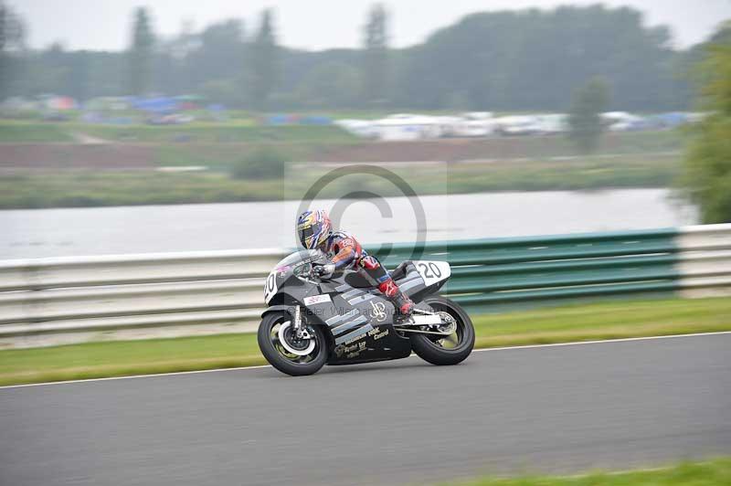 Mallory park Leicestershire;Mallory park photographs;Motorcycle action photographs;classic bikes;event digital images;eventdigitalimages;mallory park;no limits trackday;peter wileman photography;vintage bikes;vintage motorcycles;vmcc festival 1000 bikes