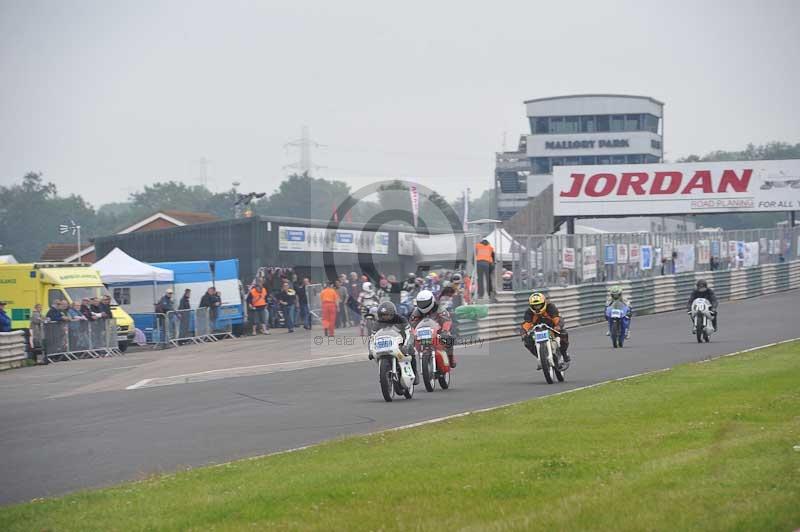 Mallory park Leicestershire;Mallory park photographs;Motorcycle action photographs;classic bikes;event digital images;eventdigitalimages;mallory park;no limits trackday;peter wileman photography;vintage bikes;vintage motorcycles;vmcc festival 1000 bikes