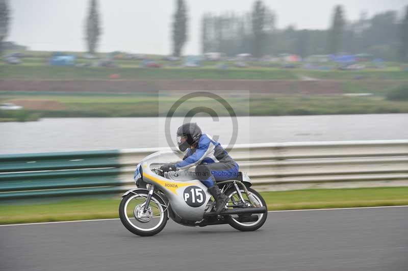 Mallory park Leicestershire;Mallory park photographs;Motorcycle action photographs;classic bikes;event digital images;eventdigitalimages;mallory park;no limits trackday;peter wileman photography;vintage bikes;vintage motorcycles;vmcc festival 1000 bikes