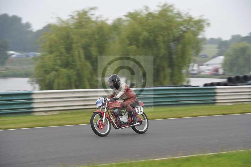 Mallory park Leicestershire;Mallory park photographs;Motorcycle action photographs;classic bikes;event digital images;eventdigitalimages;mallory park;no limits trackday;peter wileman photography;vintage bikes;vintage motorcycles;vmcc festival 1000 bikes