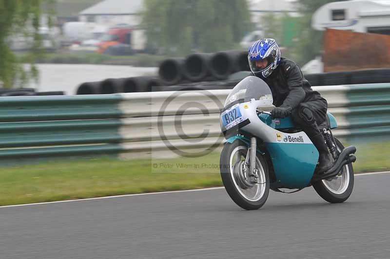 Mallory park Leicestershire;Mallory park photographs;Motorcycle action photographs;classic bikes;event digital images;eventdigitalimages;mallory park;no limits trackday;peter wileman photography;vintage bikes;vintage motorcycles;vmcc festival 1000 bikes