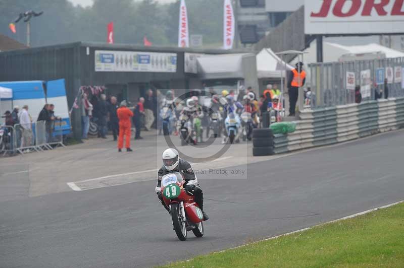 Mallory park Leicestershire;Mallory park photographs;Motorcycle action photographs;classic bikes;event digital images;eventdigitalimages;mallory park;no limits trackday;peter wileman photography;vintage bikes;vintage motorcycles;vmcc festival 1000 bikes