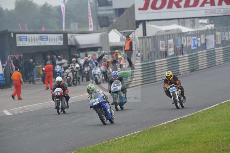 Mallory park Leicestershire;Mallory park photographs;Motorcycle action photographs;classic bikes;event digital images;eventdigitalimages;mallory park;no limits trackday;peter wileman photography;vintage bikes;vintage motorcycles;vmcc festival 1000 bikes