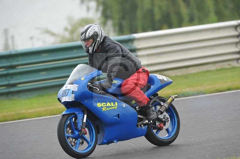 Mallory park Leicestershire;Mallory park photographs;Motorcycle action photographs;classic bikes;event digital images;eventdigitalimages;mallory park;no limits trackday;peter wileman photography;vintage bikes;vintage motorcycles;vmcc festival 1000 bikes