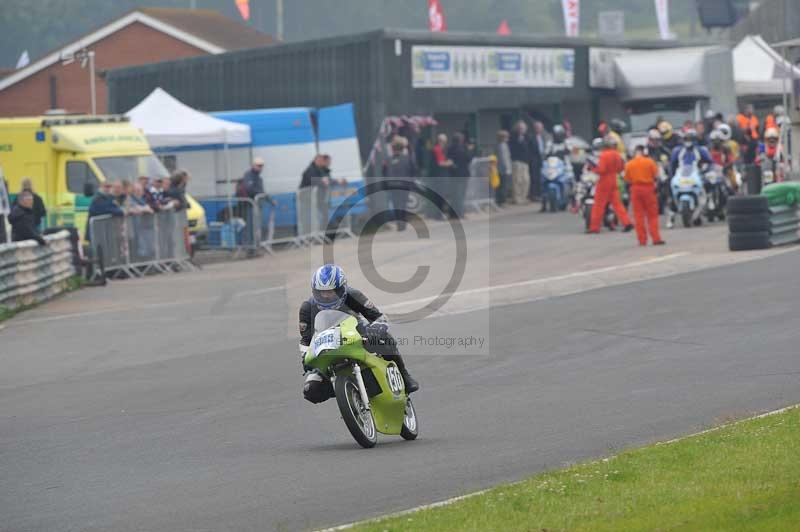 Mallory park Leicestershire;Mallory park photographs;Motorcycle action photographs;classic bikes;event digital images;eventdigitalimages;mallory park;no limits trackday;peter wileman photography;vintage bikes;vintage motorcycles;vmcc festival 1000 bikes