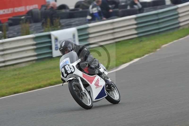 Mallory park Leicestershire;Mallory park photographs;Motorcycle action photographs;classic bikes;event digital images;eventdigitalimages;mallory park;no limits trackday;peter wileman photography;vintage bikes;vintage motorcycles;vmcc festival 1000 bikes