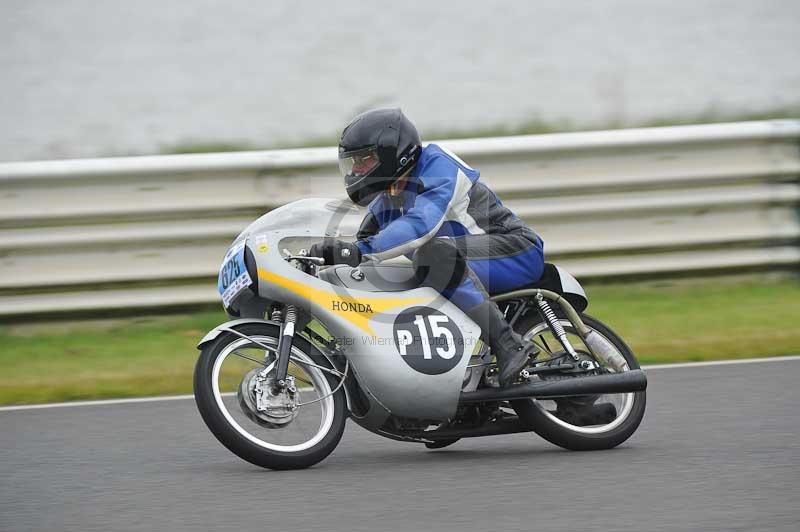 Mallory park Leicestershire;Mallory park photographs;Motorcycle action photographs;classic bikes;event digital images;eventdigitalimages;mallory park;no limits trackday;peter wileman photography;vintage bikes;vintage motorcycles;vmcc festival 1000 bikes