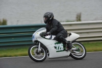 Mallory-park-Leicestershire;Mallory-park-photographs;Motorcycle-action-photographs;classic-bikes;event-digital-images;eventdigitalimages;mallory-park;no-limits-trackday;peter-wileman-photography;vintage-bikes;vintage-motorcycles;vmcc-festival-1000-bikes