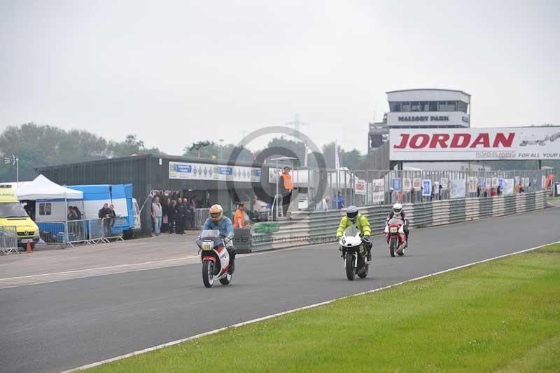 Mallory park Leicestershire;Mallory park photographs;Motorcycle action photographs;classic bikes;event digital images;eventdigitalimages;mallory park;no limits trackday;peter wileman photography;vintage bikes;vintage motorcycles;vmcc festival 1000 bikes