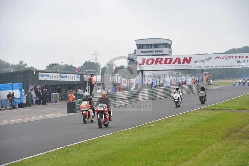 Mallory park Leicestershire;Mallory park photographs;Motorcycle action photographs;classic bikes;event digital images;eventdigitalimages;mallory park;no limits trackday;peter wileman photography;vintage bikes;vintage motorcycles;vmcc festival 1000 bikes