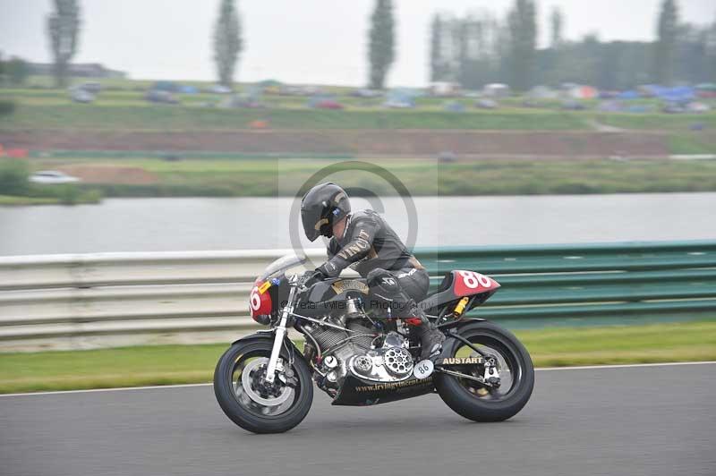 Mallory park Leicestershire;Mallory park photographs;Motorcycle action photographs;classic bikes;event digital images;eventdigitalimages;mallory park;no limits trackday;peter wileman photography;vintage bikes;vintage motorcycles;vmcc festival 1000 bikes