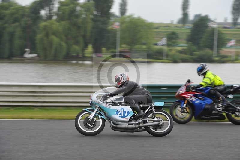 Mallory park Leicestershire;Mallory park photographs;Motorcycle action photographs;classic bikes;event digital images;eventdigitalimages;mallory park;no limits trackday;peter wileman photography;vintage bikes;vintage motorcycles;vmcc festival 1000 bikes