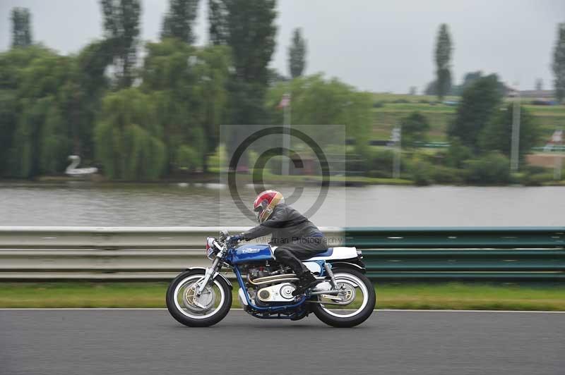 Mallory park Leicestershire;Mallory park photographs;Motorcycle action photographs;classic bikes;event digital images;eventdigitalimages;mallory park;no limits trackday;peter wileman photography;vintage bikes;vintage motorcycles;vmcc festival 1000 bikes