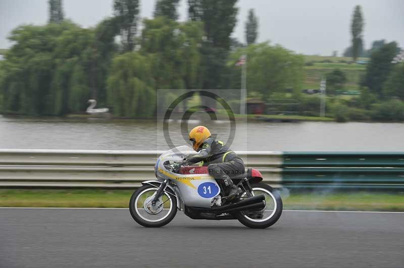 Mallory park Leicestershire;Mallory park photographs;Motorcycle action photographs;classic bikes;event digital images;eventdigitalimages;mallory park;no limits trackday;peter wileman photography;vintage bikes;vintage motorcycles;vmcc festival 1000 bikes