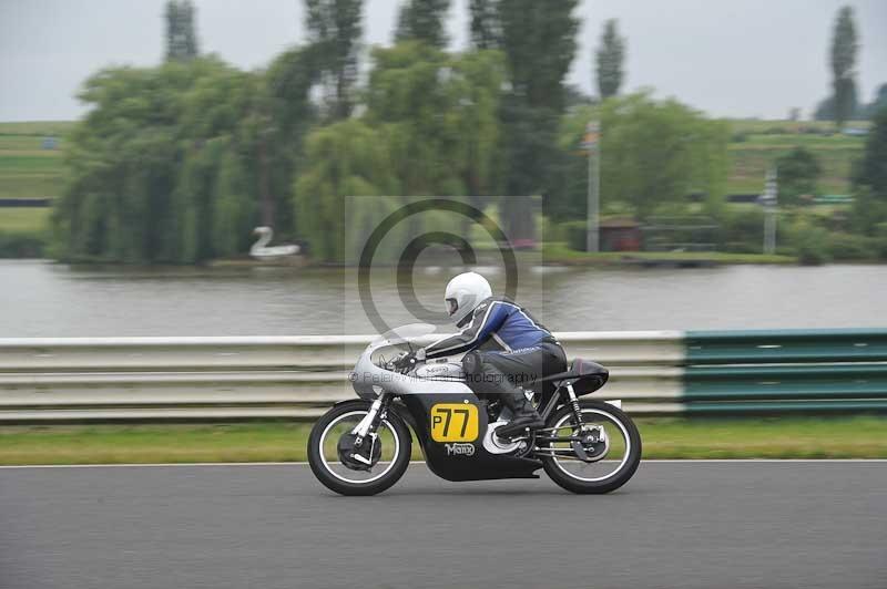 Mallory park Leicestershire;Mallory park photographs;Motorcycle action photographs;classic bikes;event digital images;eventdigitalimages;mallory park;no limits trackday;peter wileman photography;vintage bikes;vintage motorcycles;vmcc festival 1000 bikes