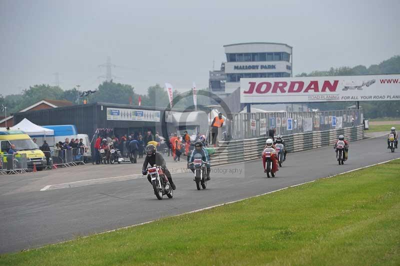 Mallory park Leicestershire;Mallory park photographs;Motorcycle action photographs;classic bikes;event digital images;eventdigitalimages;mallory park;no limits trackday;peter wileman photography;vintage bikes;vintage motorcycles;vmcc festival 1000 bikes