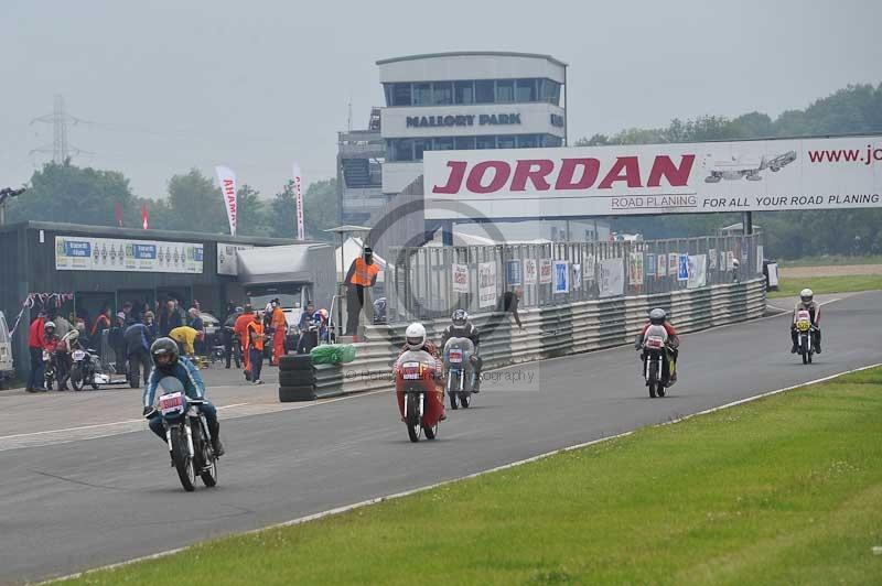 Mallory park Leicestershire;Mallory park photographs;Motorcycle action photographs;classic bikes;event digital images;eventdigitalimages;mallory park;no limits trackday;peter wileman photography;vintage bikes;vintage motorcycles;vmcc festival 1000 bikes