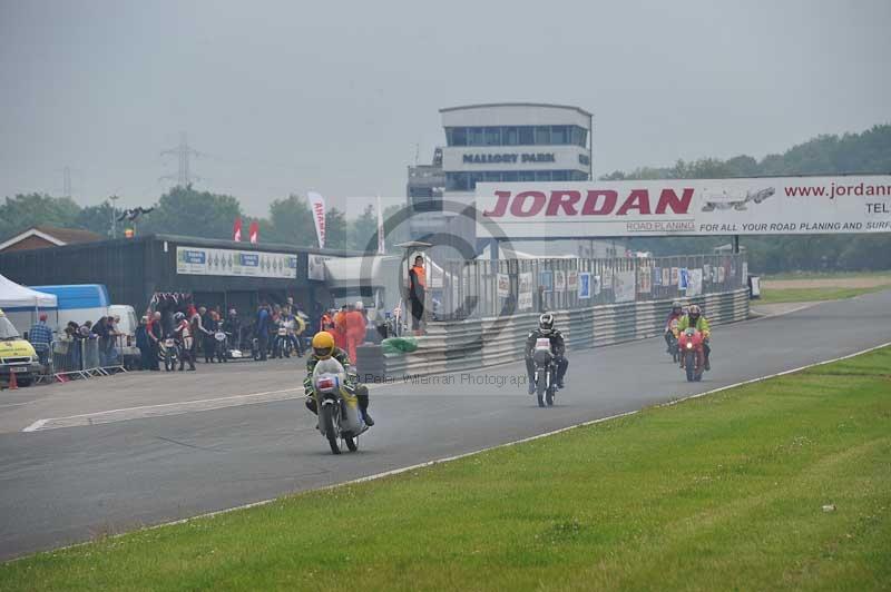 Mallory park Leicestershire;Mallory park photographs;Motorcycle action photographs;classic bikes;event digital images;eventdigitalimages;mallory park;no limits trackday;peter wileman photography;vintage bikes;vintage motorcycles;vmcc festival 1000 bikes