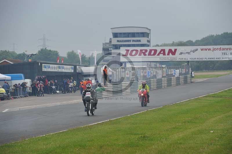 Mallory park Leicestershire;Mallory park photographs;Motorcycle action photographs;classic bikes;event digital images;eventdigitalimages;mallory park;no limits trackday;peter wileman photography;vintage bikes;vintage motorcycles;vmcc festival 1000 bikes