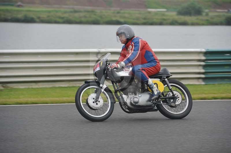 Mallory park Leicestershire;Mallory park photographs;Motorcycle action photographs;classic bikes;event digital images;eventdigitalimages;mallory park;no limits trackday;peter wileman photography;vintage bikes;vintage motorcycles;vmcc festival 1000 bikes