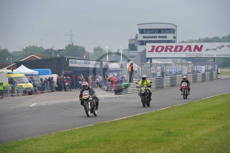 Mallory park Leicestershire;Mallory park photographs;Motorcycle action photographs;classic bikes;event digital images;eventdigitalimages;mallory park;no limits trackday;peter wileman photography;vintage bikes;vintage motorcycles;vmcc festival 1000 bikes