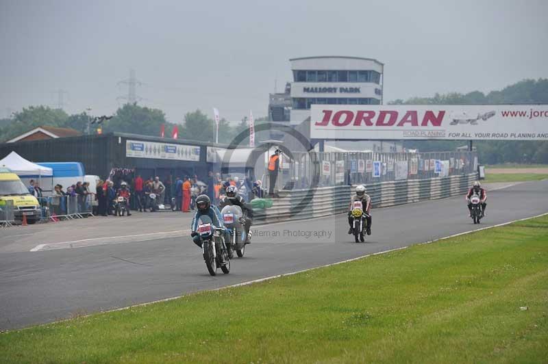 Mallory park Leicestershire;Mallory park photographs;Motorcycle action photographs;classic bikes;event digital images;eventdigitalimages;mallory park;no limits trackday;peter wileman photography;vintage bikes;vintage motorcycles;vmcc festival 1000 bikes