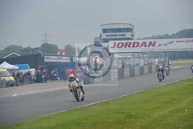 Mallory park Leicestershire;Mallory park photographs;Motorcycle action photographs;classic bikes;event digital images;eventdigitalimages;mallory park;no limits trackday;peter wileman photography;vintage bikes;vintage motorcycles;vmcc festival 1000 bikes