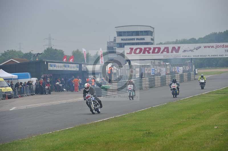 Mallory park Leicestershire;Mallory park photographs;Motorcycle action photographs;classic bikes;event digital images;eventdigitalimages;mallory park;no limits trackday;peter wileman photography;vintage bikes;vintage motorcycles;vmcc festival 1000 bikes