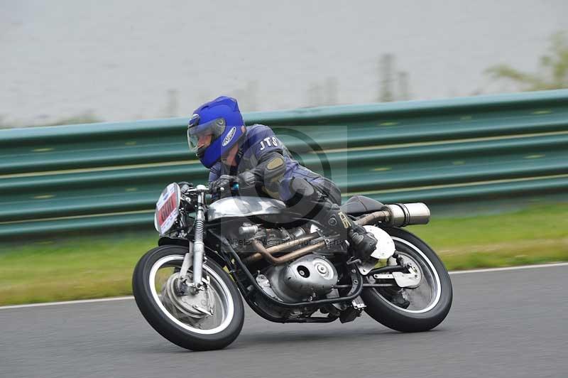 Mallory park Leicestershire;Mallory park photographs;Motorcycle action photographs;classic bikes;event digital images;eventdigitalimages;mallory park;no limits trackday;peter wileman photography;vintage bikes;vintage motorcycles;vmcc festival 1000 bikes